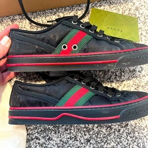 AUTHENTIC GUCCI TENNIS SHOES, SIZE 39, BLACK, EXCELLENT CONDITION, OG RECEIPT